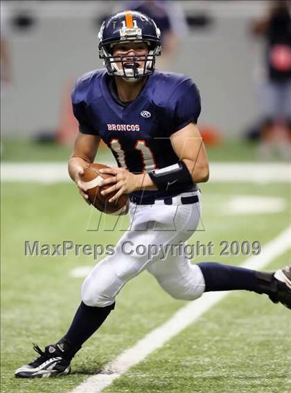 Thumbnail 2 in Edinburg North vs. Brandeis (Texas 5A Region 4 Playoffs) photogallery.