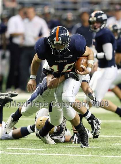 Thumbnail 2 in Edinburg North vs. Brandeis (Texas 5A Region 4 Playoffs) photogallery.