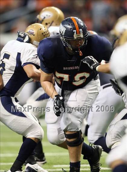 Thumbnail 2 in Edinburg North vs. Brandeis (Texas 5A Region 4 Playoffs) photogallery.