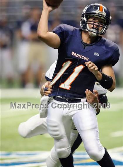 Thumbnail 3 in Edinburg North vs. Brandeis (Texas 5A Region 4 Playoffs) photogallery.