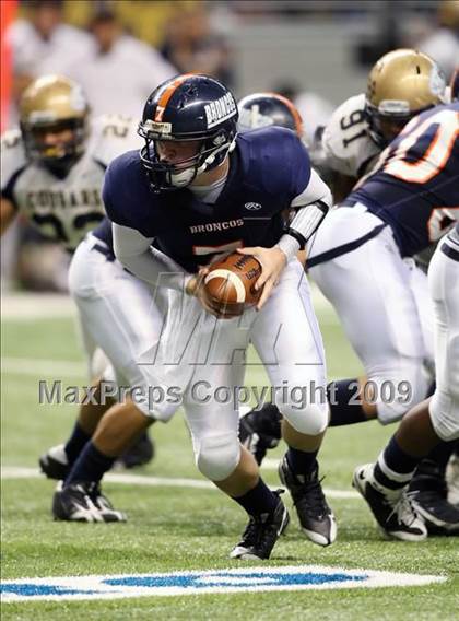 Thumbnail 2 in Edinburg North vs. Brandeis (Texas 5A Region 4 Playoffs) photogallery.