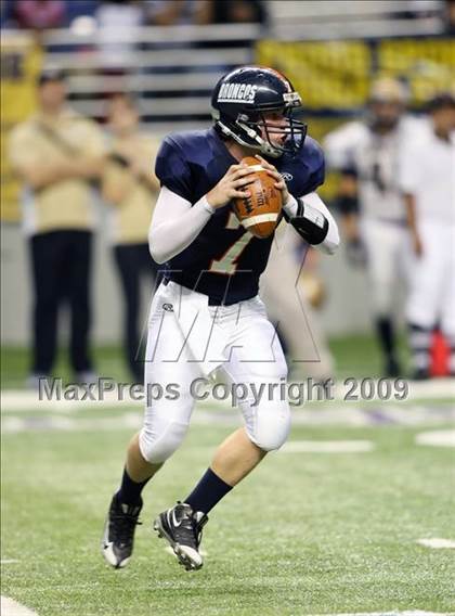 Thumbnail 2 in Edinburg North vs. Brandeis (Texas 5A Region 4 Playoffs) photogallery.