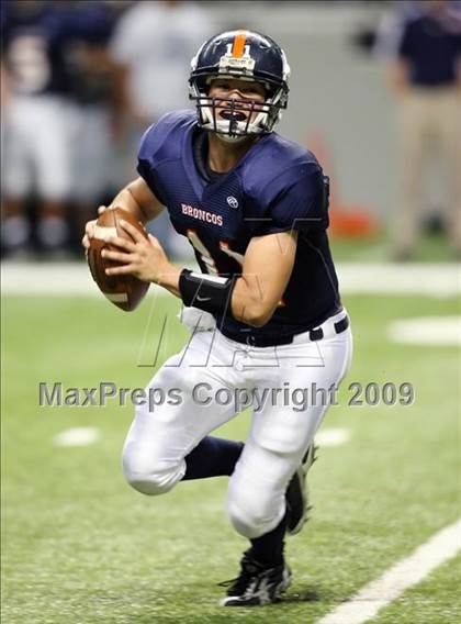 Thumbnail 3 in Edinburg North vs. Brandeis (Texas 5A Region 4 Playoffs) photogallery.