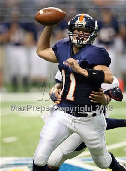 Thumbnail 2 in Edinburg North vs. Brandeis (Texas 5A Region 4 Playoffs) photogallery.