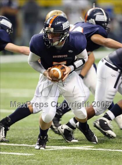 Thumbnail 2 in Edinburg North vs. Brandeis (Texas 5A Region 4 Playoffs) photogallery.