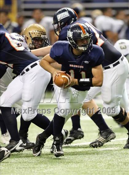 Thumbnail 2 in Edinburg North vs. Brandeis (Texas 5A Region 4 Playoffs) photogallery.