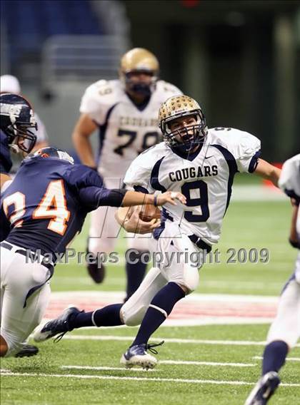 Thumbnail 3 in Edinburg North vs. Brandeis (Texas 5A Region 4 Playoffs) photogallery.