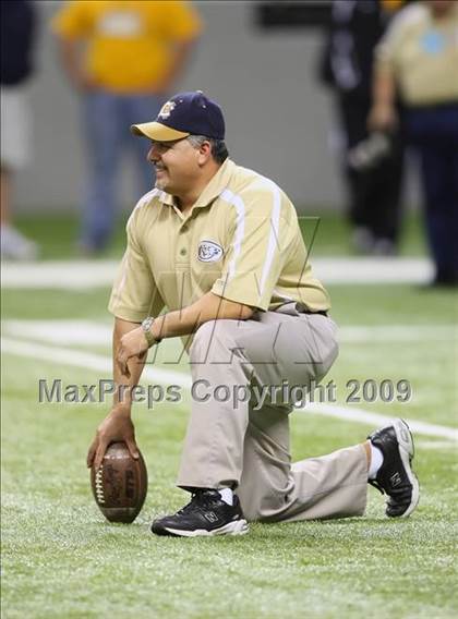 Thumbnail 2 in Edinburg North vs. Brandeis (Texas 5A Region 4 Playoffs) photogallery.