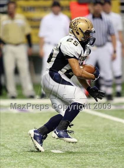 Thumbnail 3 in Edinburg North vs. Brandeis (Texas 5A Region 4 Playoffs) photogallery.