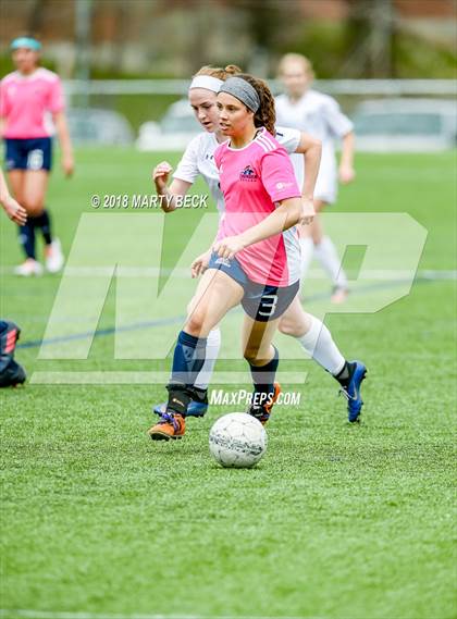 Thumbnail 3 in Helias vs. St James Academy (Helias Invitational) photogallery.