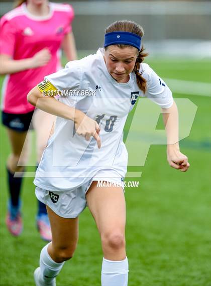 Thumbnail 2 in Helias vs. St James Academy (Helias Invitational) photogallery.