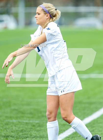 Thumbnail 2 in Helias vs. St James Academy (Helias Invitational) photogallery.