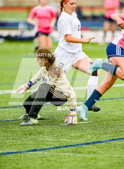 Thumbnail 2 in Helias vs. St James Academy (Helias Invitational) photogallery.