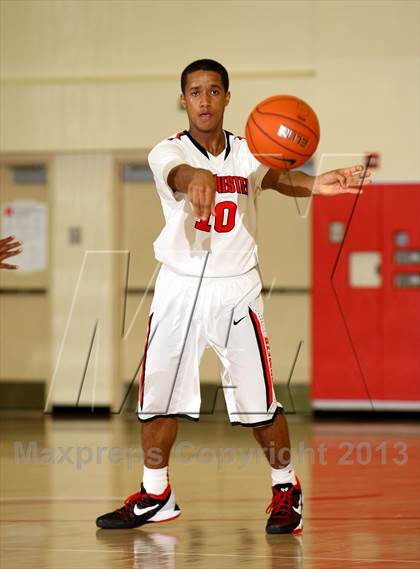 Thumbnail 1 in Dominguez vs. Westchester (Pacific Shores Tournament) photogallery.