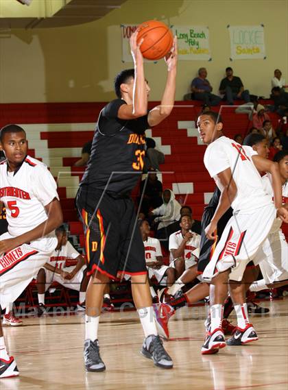 Thumbnail 1 in Dominguez vs. Westchester (Pacific Shores Tournament) photogallery.