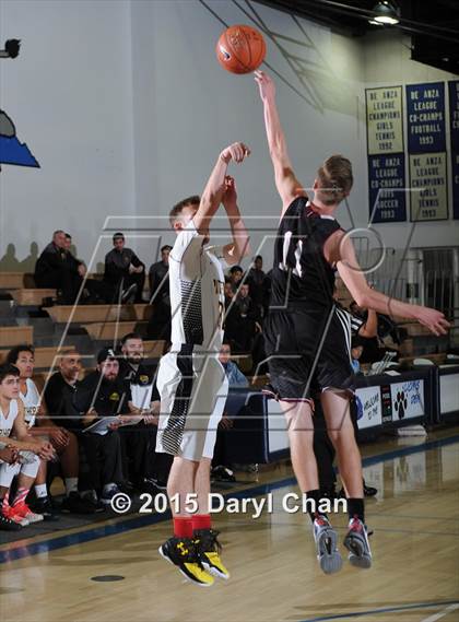 Thumbnail 2 in Nipomo vs. Antioch (MaxPreps Holiday Classic) photogallery.