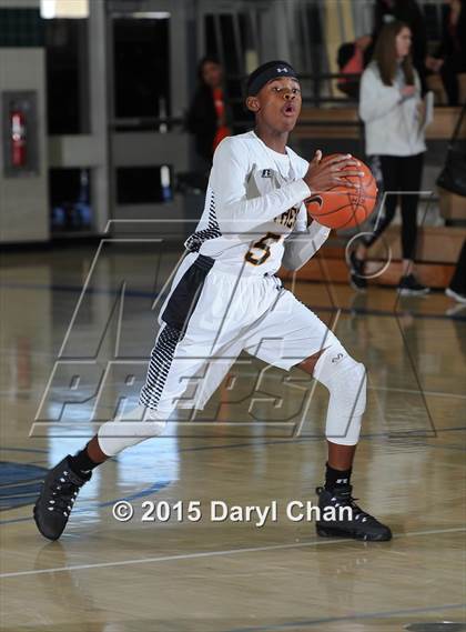 Thumbnail 2 in Nipomo vs. Antioch (MaxPreps Holiday Classic) photogallery.
