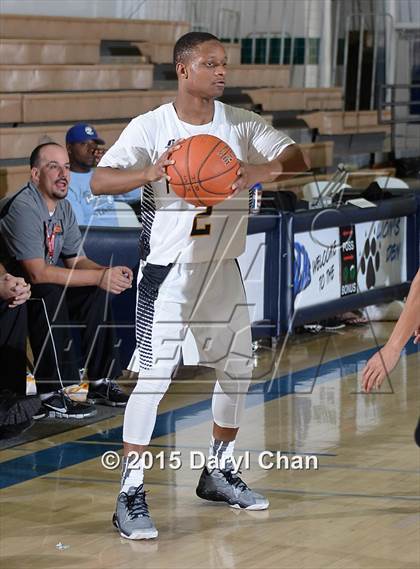 Thumbnail 3 in Nipomo vs. Antioch (MaxPreps Holiday Classic) photogallery.