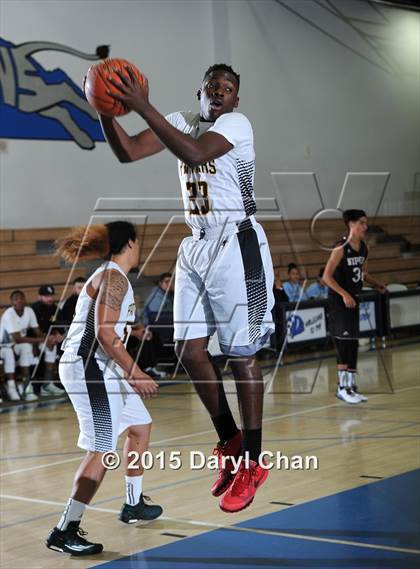 Thumbnail 2 in Nipomo vs. Antioch (MaxPreps Holiday Classic) photogallery.