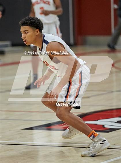Thumbnail 2 in Grant vs. Cosumnes Oaks (Cordova Christmas Classic) photogallery.