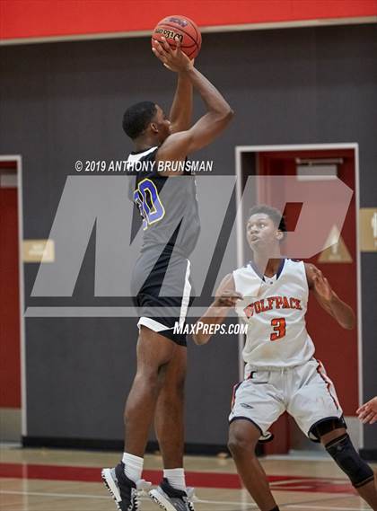 Thumbnail 3 in Grant vs. Cosumnes Oaks (Cordova Christmas Classic) photogallery.