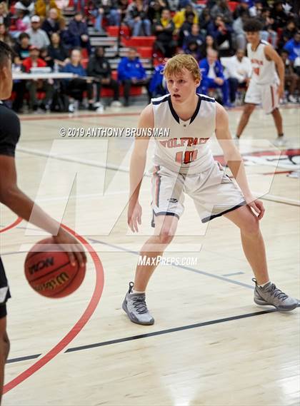 Thumbnail 2 in Grant vs. Cosumnes Oaks (Cordova Christmas Classic) photogallery.