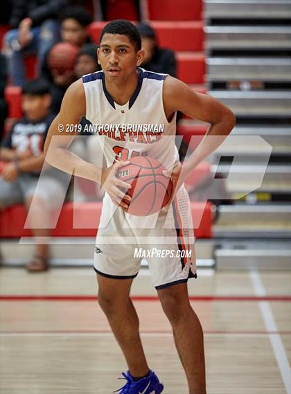 Thumbnail 2 in Grant vs. Cosumnes Oaks (Cordova Christmas Classic) photogallery.