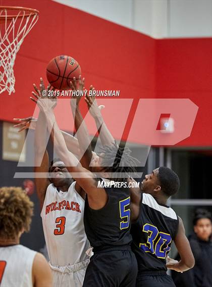 Thumbnail 2 in Grant vs. Cosumnes Oaks (Cordova Christmas Classic) photogallery.