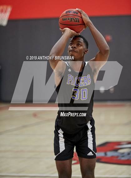 Thumbnail 2 in Grant vs. Cosumnes Oaks (Cordova Christmas Classic) photogallery.