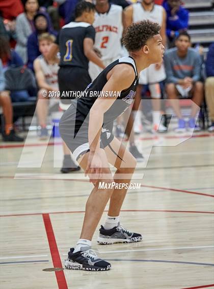 Thumbnail 2 in Grant vs. Cosumnes Oaks (Cordova Christmas Classic) photogallery.