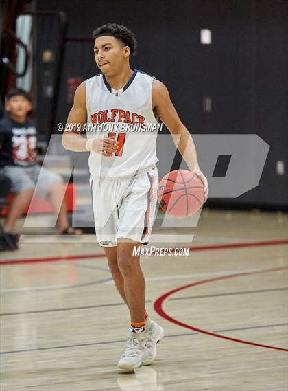 Thumbnail 2 in Grant vs. Cosumnes Oaks (Cordova Christmas Classic) photogallery.