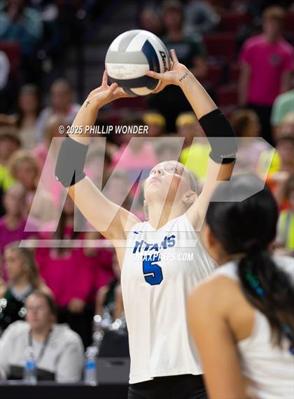 Thumbnail 1 in Lincoln Southwest vs Papillion-LaVista South (NSAA Class A Quarterfinal) photogallery.