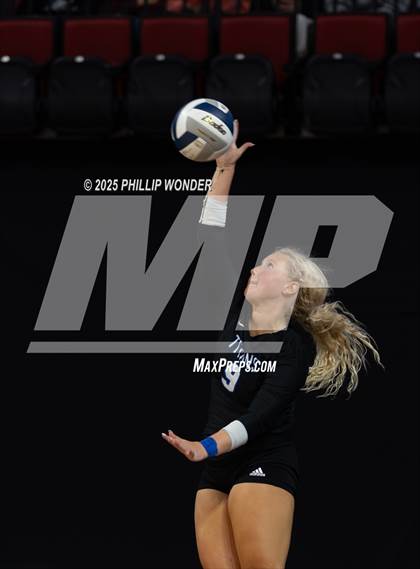 Thumbnail 3 in Lincoln Southwest vs Papillion-LaVista South (NSAA Class A Quarterfinal) photogallery.