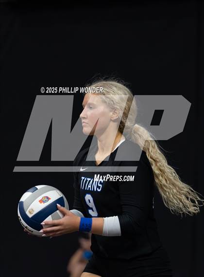 Thumbnail 2 in Lincoln Southwest vs Papillion-LaVista South (NSAA Class A Quarterfinal) photogallery.