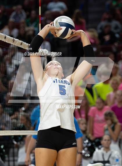 Thumbnail 2 in Lincoln Southwest vs Papillion-LaVista South (NSAA Class A Quarterfinal) photogallery.