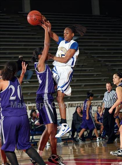 Thumbnail 1 in Warren vs. Channelview (McDonald's Texas Invitational) photogallery.