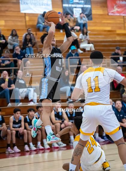 Thumbnail 1 in Dougherty Valley vs. O'Dea (Torrey Pines Holiday Classic Tip-Off) photogallery.