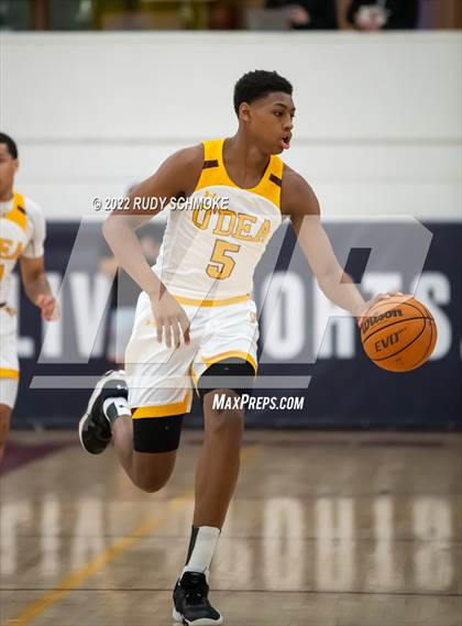 Thumbnail 2 in Dougherty Valley vs. O'Dea (Torrey Pines Holiday Classic Tip-Off) photogallery.