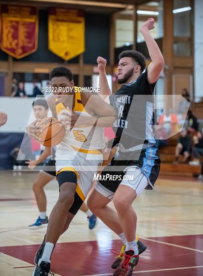 Thumbnail 2 in Dougherty Valley vs. O'Dea (Torrey Pines Holiday Classic Tip-Off) photogallery.