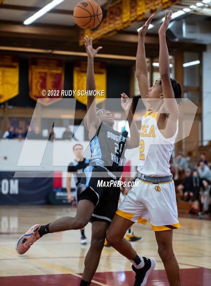 Thumbnail 1 in Dougherty Valley vs. O'Dea (Torrey Pines Holiday Classic Tip-Off) photogallery.