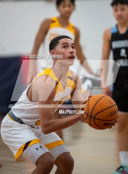 Thumbnail 2 in Dougherty Valley vs. O'Dea (Torrey Pines Holiday Classic Tip-Off) photogallery.