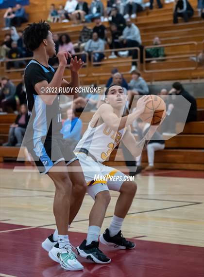 Thumbnail 2 in Dougherty Valley vs. O'Dea (Torrey Pines Holiday Classic Tip-Off) photogallery.