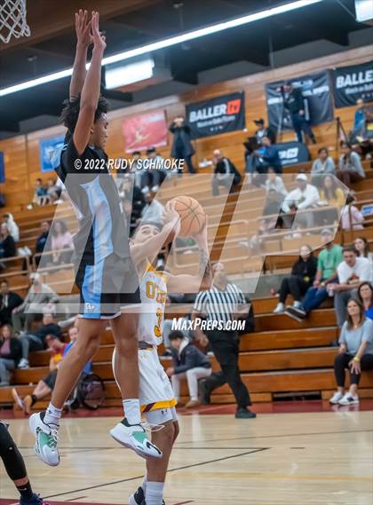 Thumbnail 3 in Dougherty Valley vs. O'Dea (Torrey Pines Holiday Classic Tip-Off) photogallery.