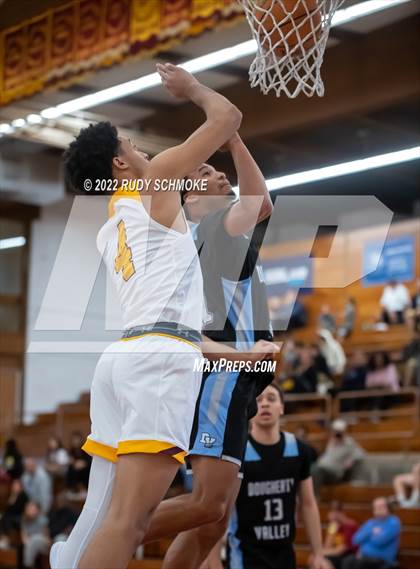 Thumbnail 1 in Dougherty Valley vs. O'Dea (Torrey Pines Holiday Classic Tip-Off) photogallery.