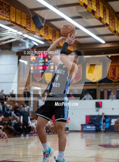 Thumbnail 2 in Dougherty Valley vs. O'Dea (Torrey Pines Holiday Classic Tip-Off) photogallery.