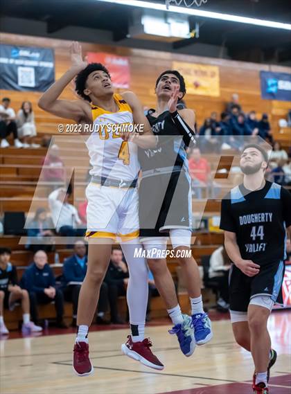 Thumbnail 2 in Dougherty Valley vs. O'Dea (Torrey Pines Holiday Classic Tip-Off) photogallery.