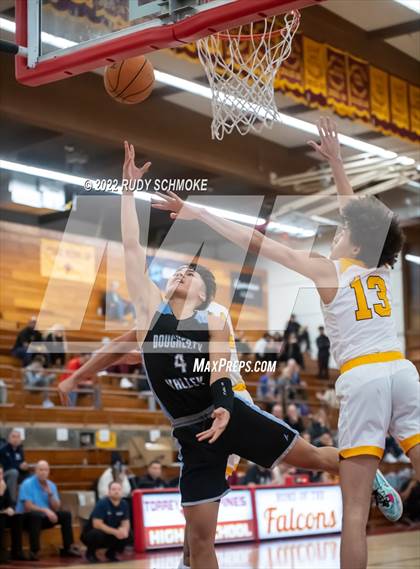 Thumbnail 2 in Dougherty Valley vs. O'Dea (Torrey Pines Holiday Classic Tip-Off) photogallery.