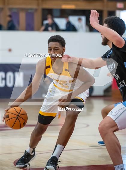 Thumbnail 3 in Dougherty Valley vs. O'Dea (Torrey Pines Holiday Classic Tip-Off) photogallery.