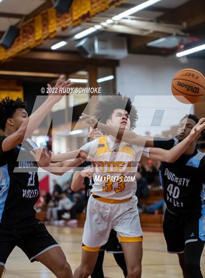Thumbnail 2 in Dougherty Valley vs. O'Dea (Torrey Pines Holiday Classic Tip-Off) photogallery.