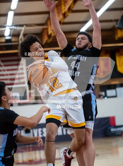 Thumbnail 3 in Dougherty Valley vs. O'Dea (Torrey Pines Holiday Classic Tip-Off) photogallery.